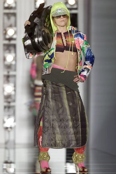 Look 18